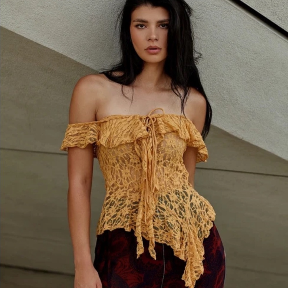 ZARA LACE RUFFLE TOP - Picture 3 of 10
